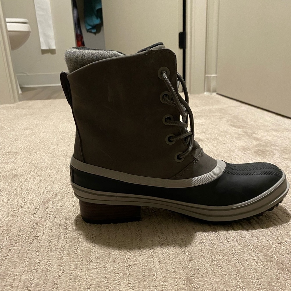 Women’s Sorel Winter/Rain Boots - Picture 2 of 5